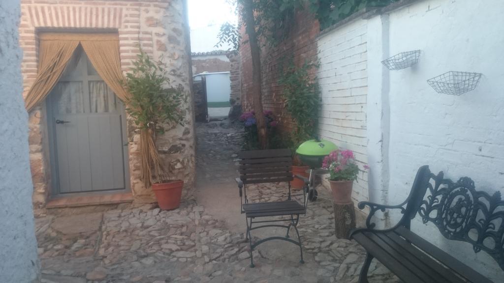 Casa De La Panaderia Guest House Los Navalucillos ภายนอก รูปภาพ